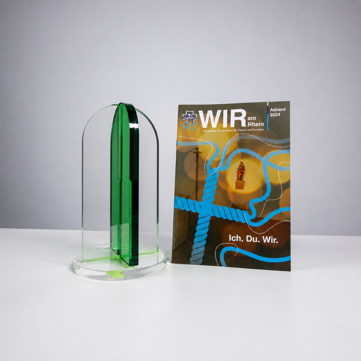 Auszeichnung und Titelbild des Pfarrmagazins WIR AM RHEIN